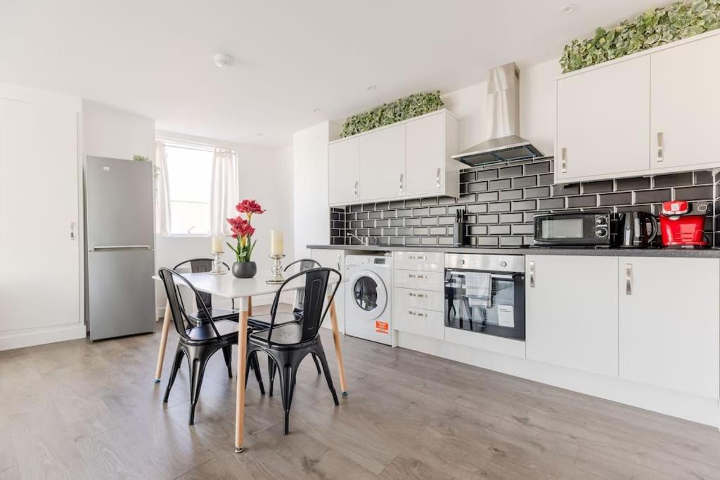 Vertigo Boutique Sleeps 4 London Kingston upon Thames  Exterior photo