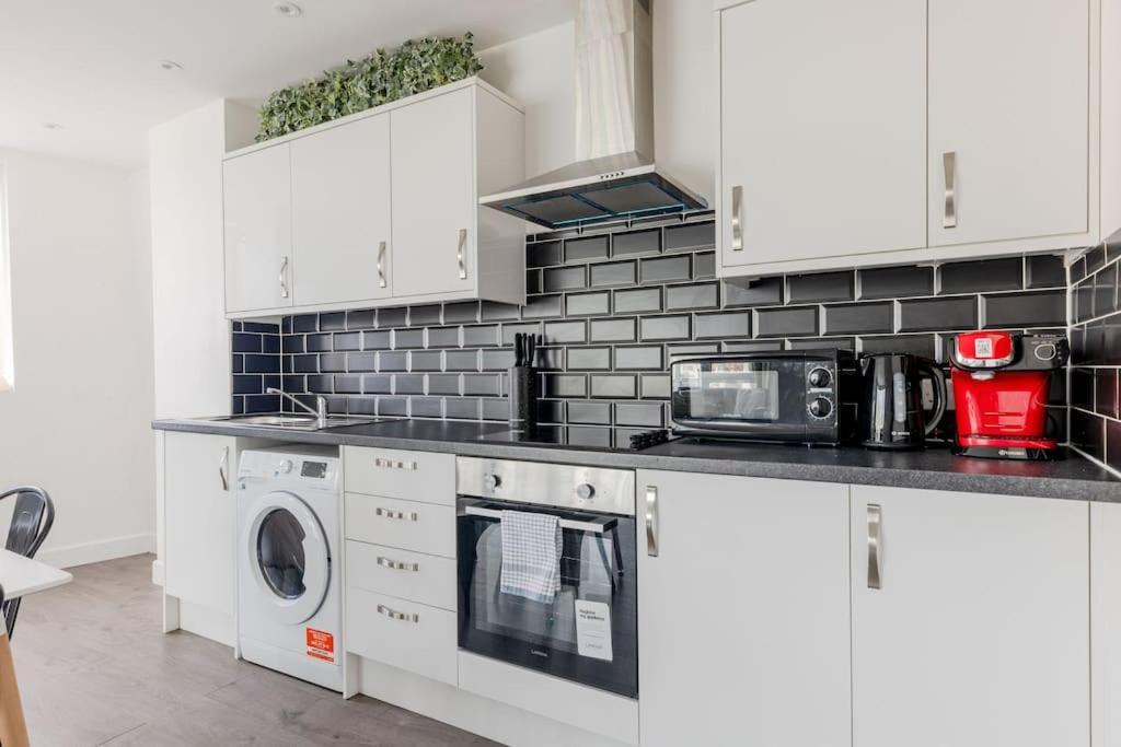 Vertigo Boutique Sleeps 4 London Kingston upon Thames  Exterior photo